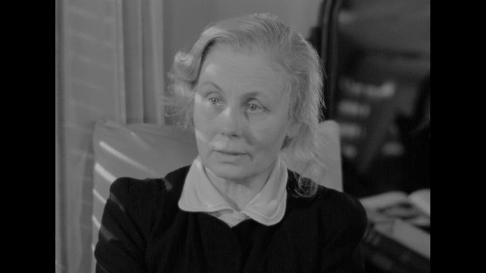 外套と短剣の画像