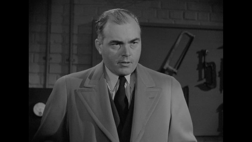 外套と短剣の画像