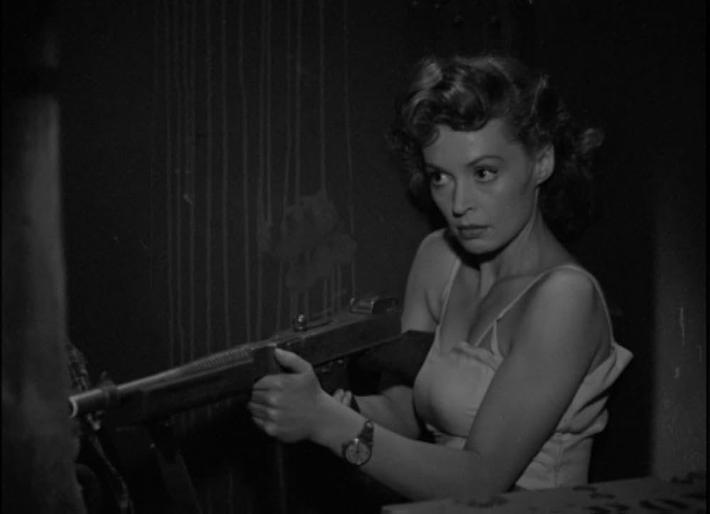 外套と短剣の画像