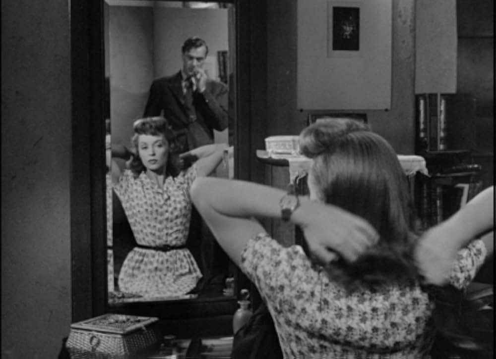 外套と短剣の画像