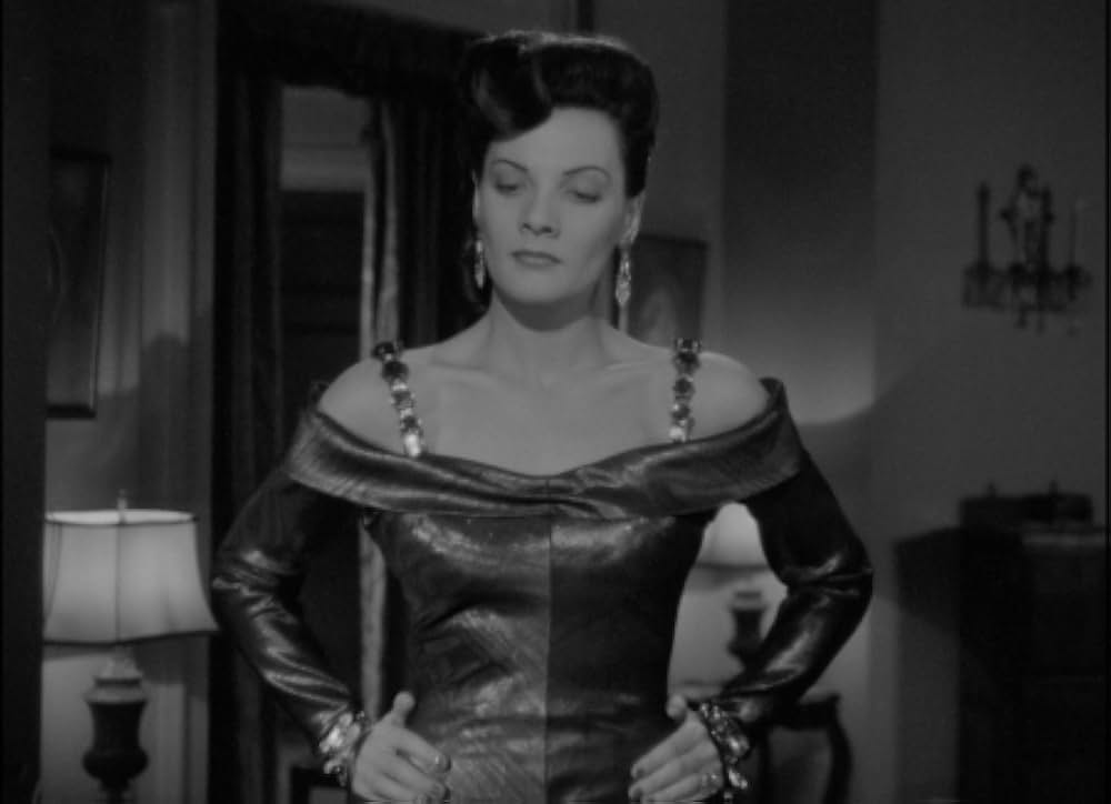 外套と短剣の画像