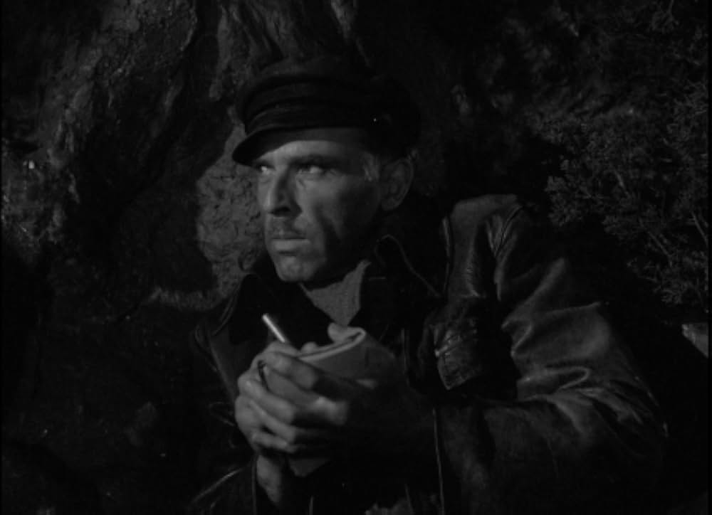 外套と短剣の画像