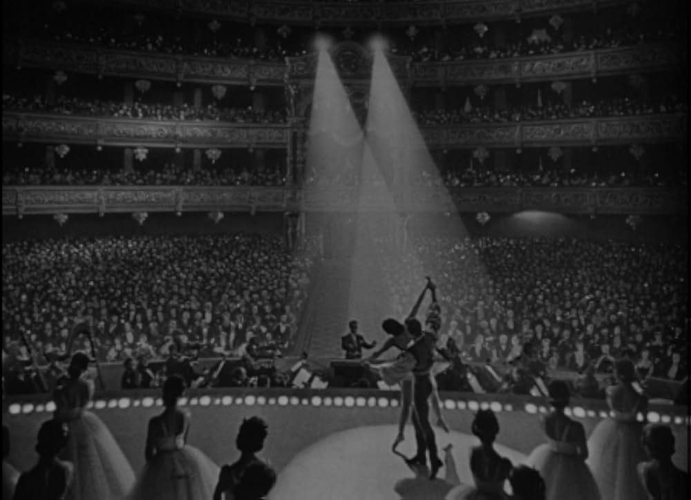 外套と短剣の画像