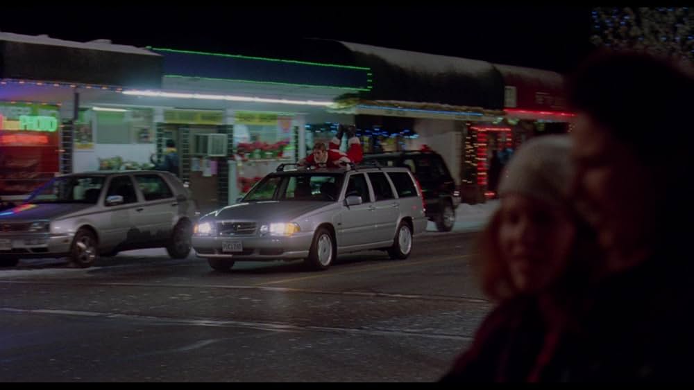 サンタに化けたヒッチハイカーは、なぜ家をめざすのか？の画像