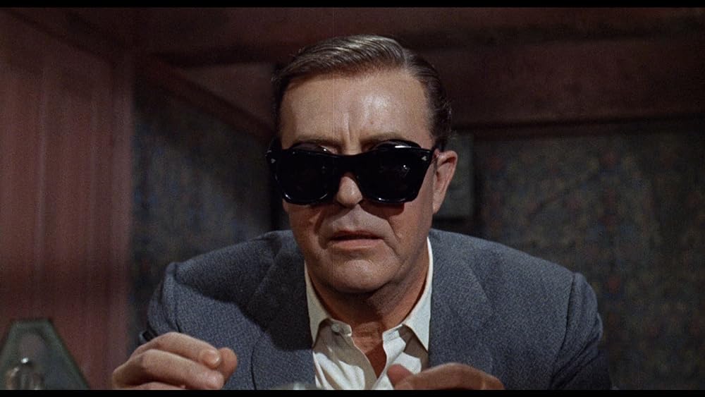 X線の眼を持つ男の画像