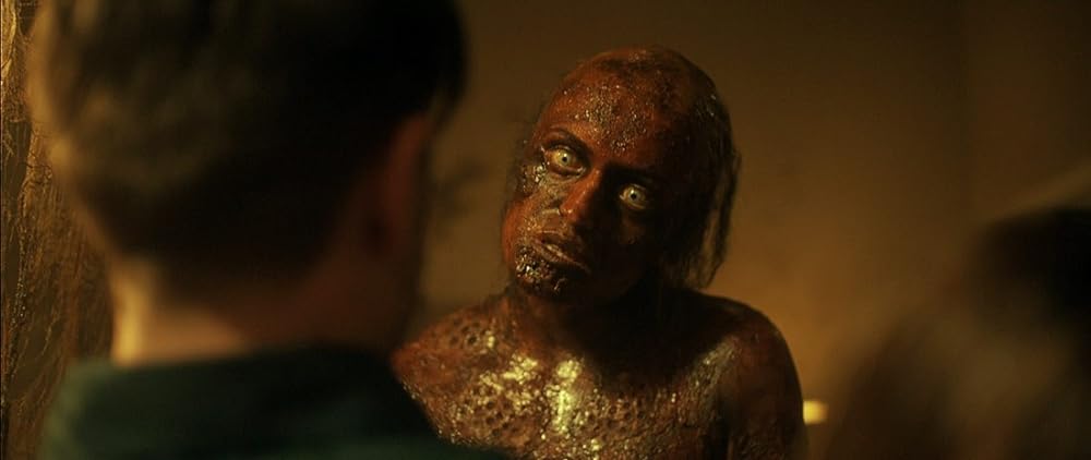 THE BITE 変身する女の画像