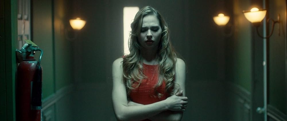 THE BITE 変身する女の画像