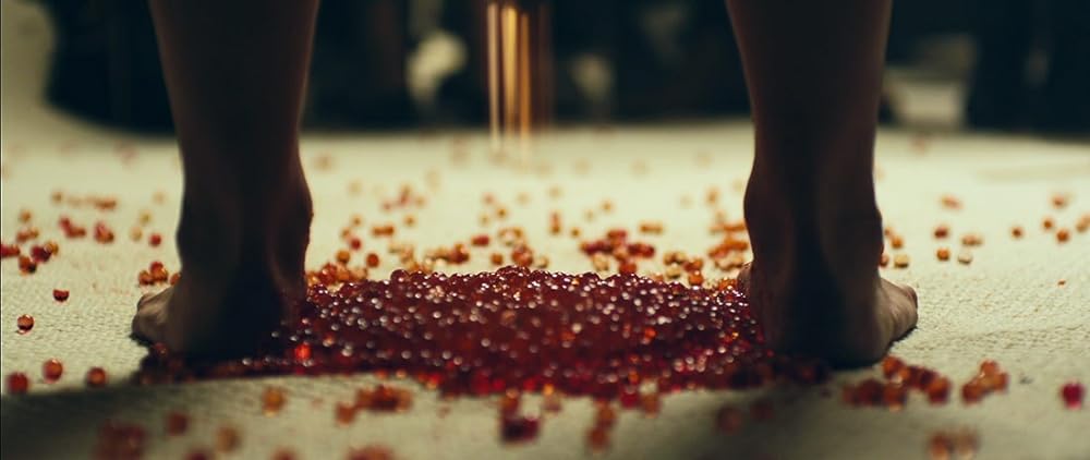 THE BITE 変身する女の画像