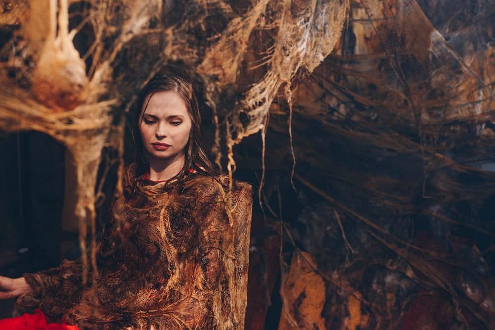 THE BITE 変身する女の画像