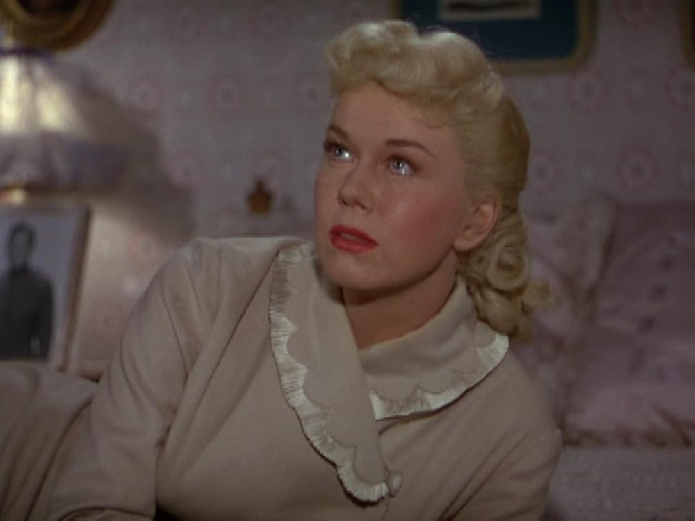 銀色の月明かりの下での画像