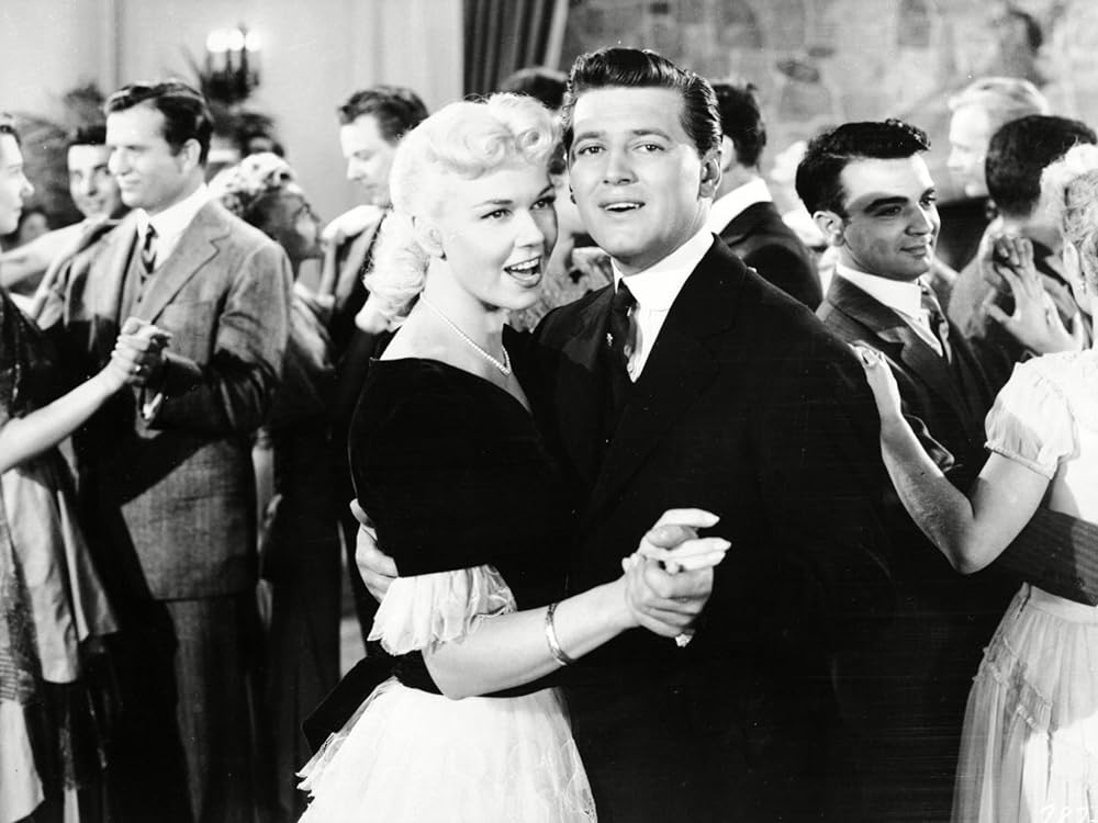 銀色の月明かりの下での画像