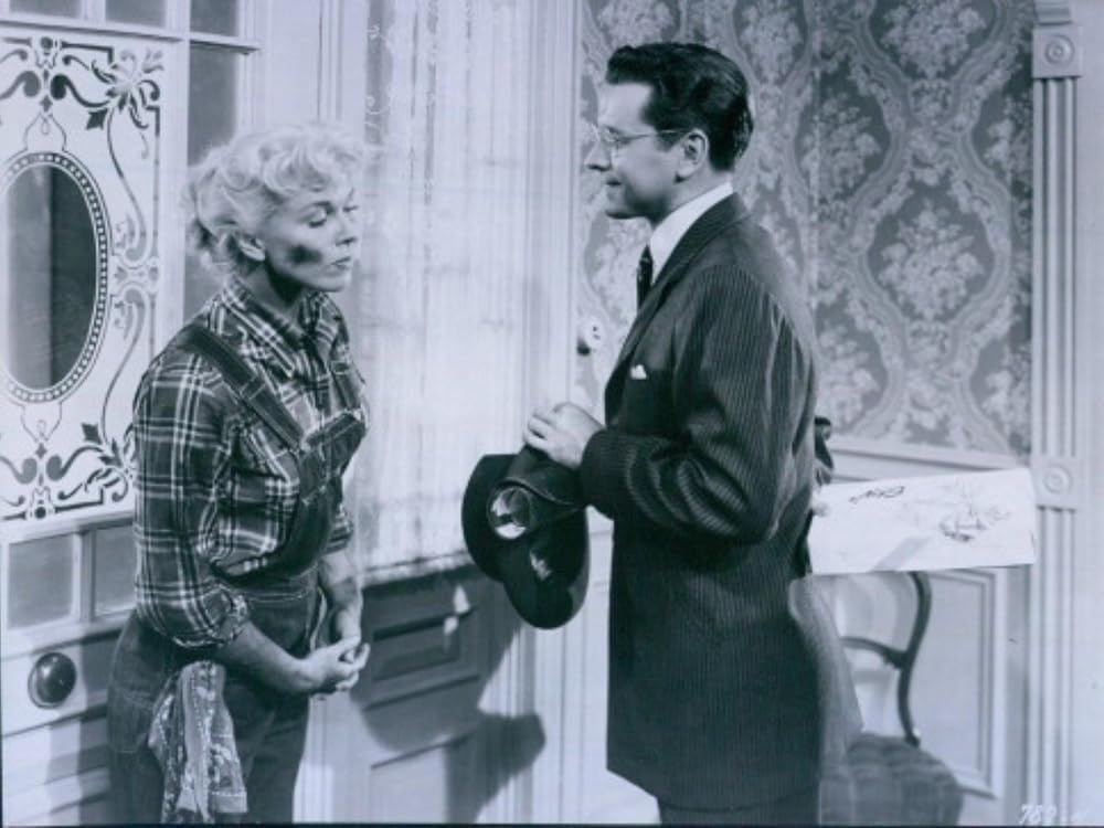 銀色の月明かりの下での画像