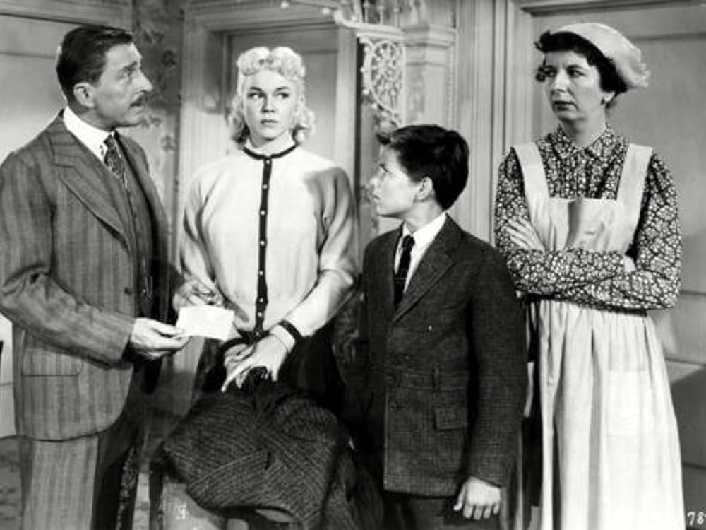 銀色の月明かりの下での画像