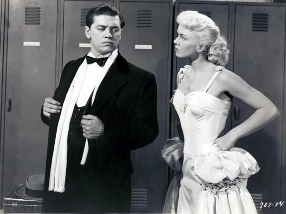 銀色の月明かりの下での画像