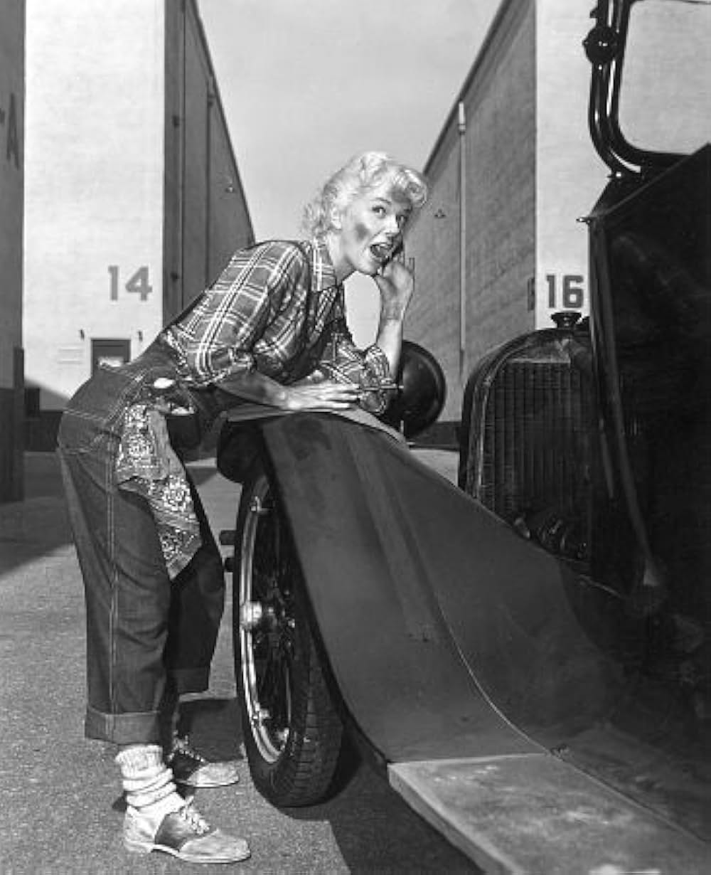 銀色の月明かりの下での画像