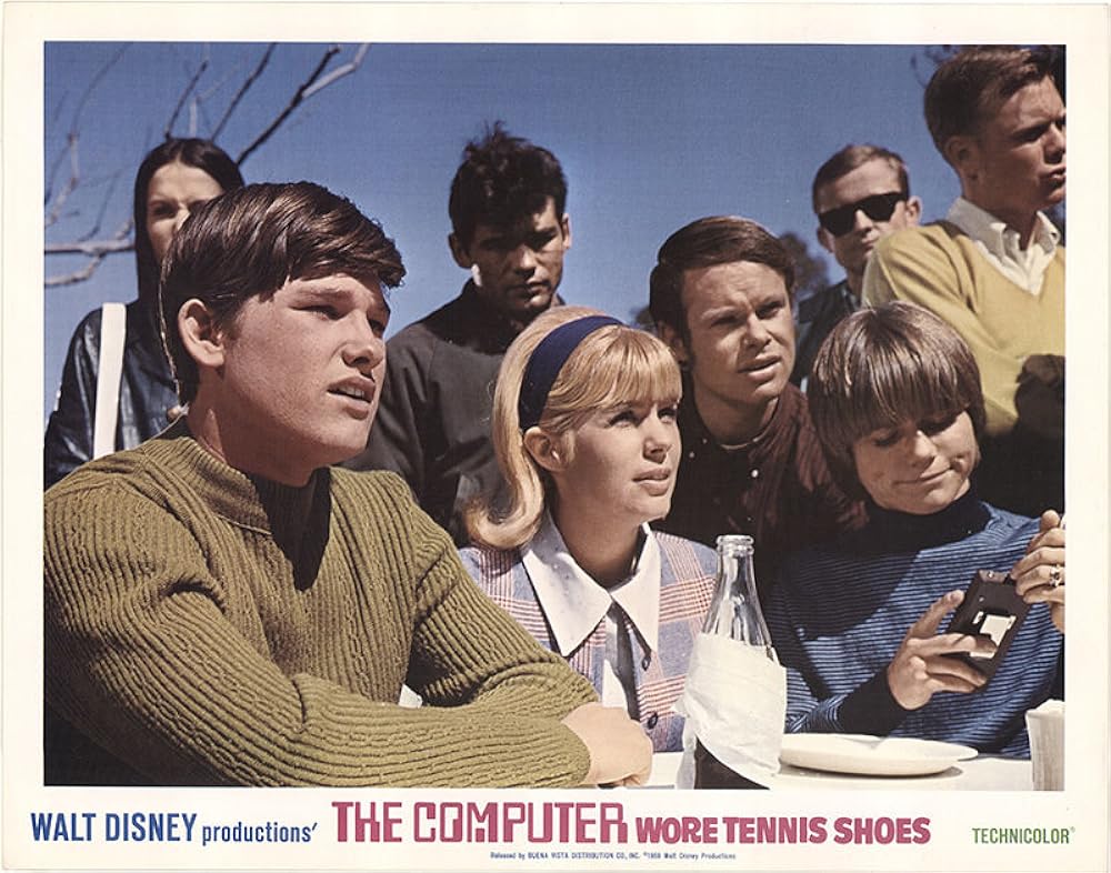 テニス靴をはいたコンピューターの画像