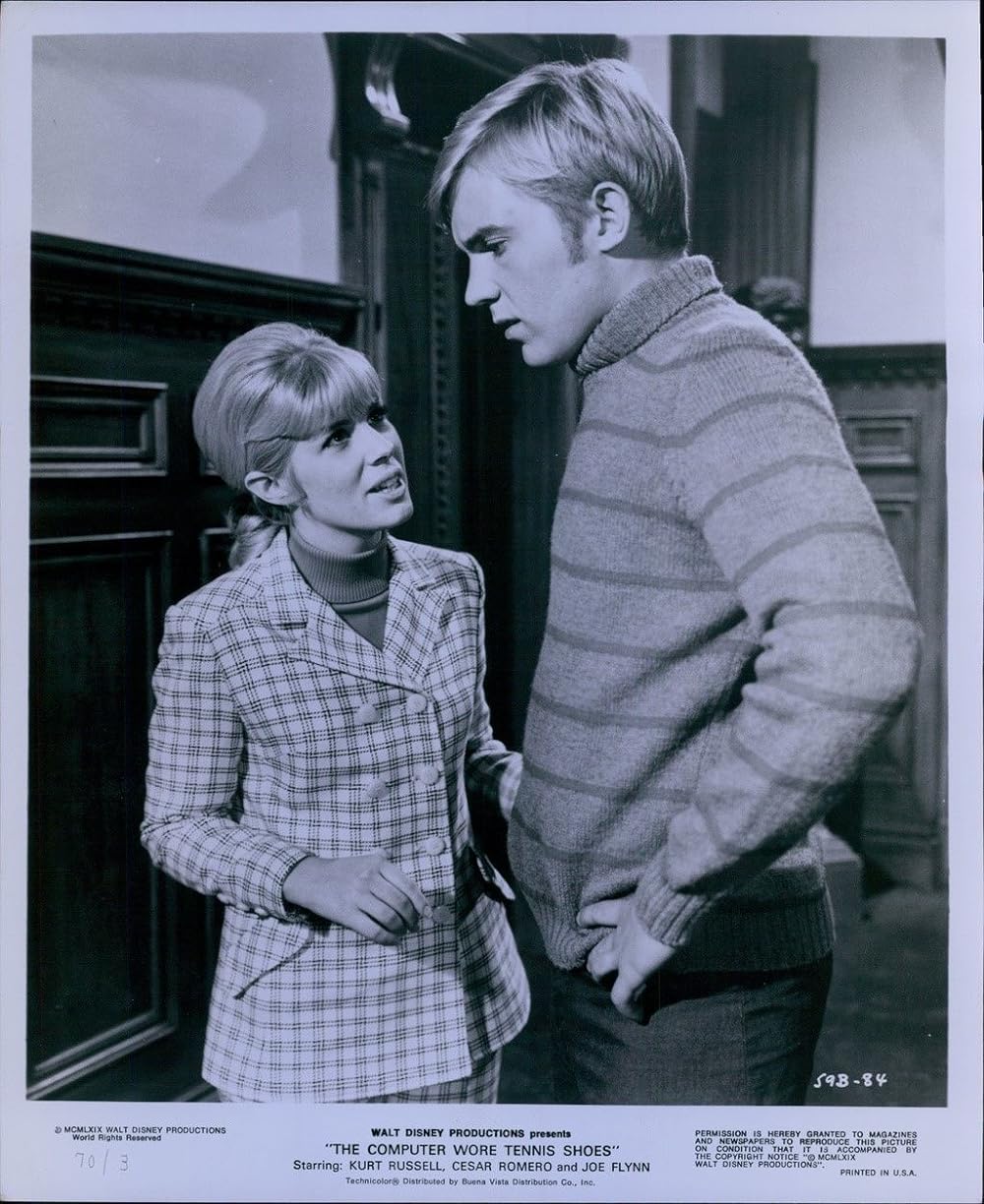 テニス靴をはいたコンピューターの画像