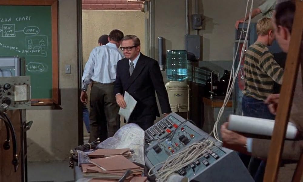 テニス靴をはいたコンピューターの画像