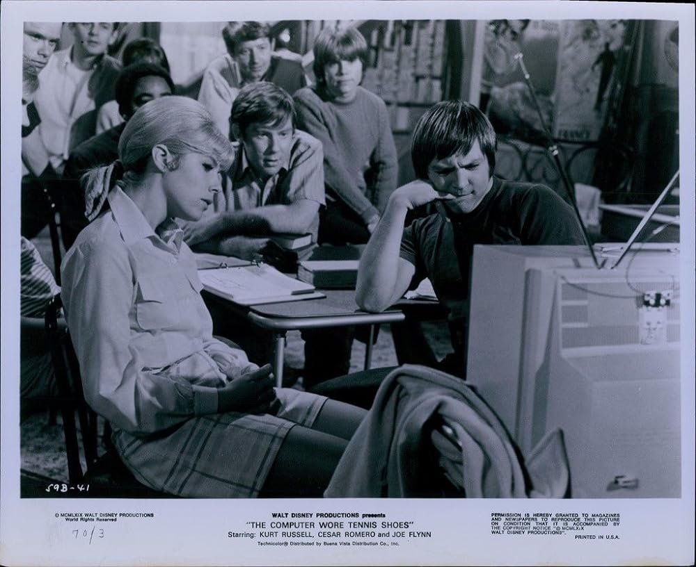 テニス靴をはいたコンピューターの画像