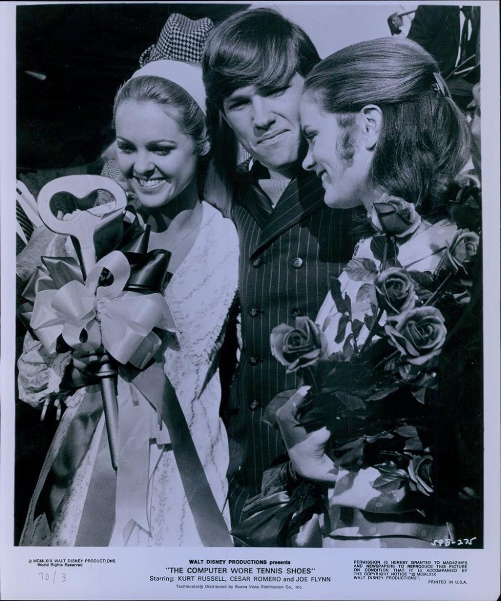 テニス靴をはいたコンピューターの画像