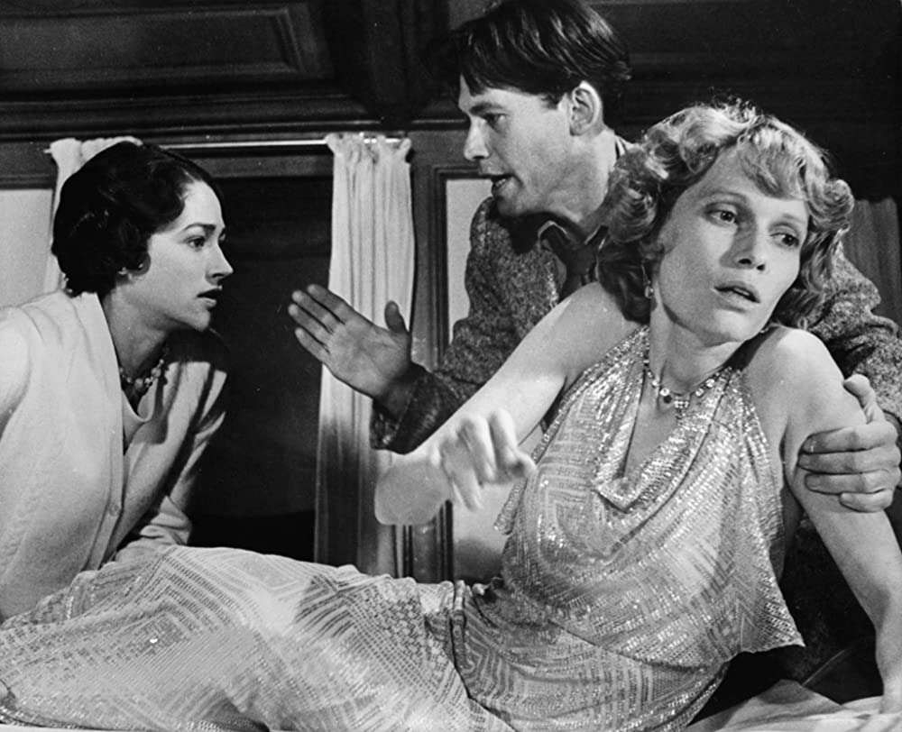 「ナイル殺人事件」ミア・ファロー & オリビア・ハッセー & ジョン・フィンチの画像