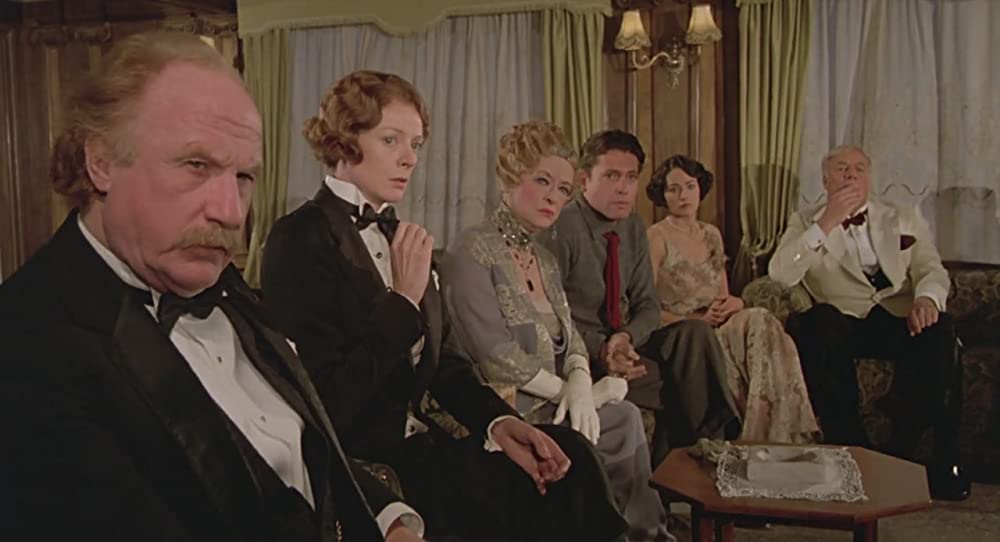 「ナイル殺人事件」ベティ・デイビス & オリビア・ハッセー & ジョージ・ケネディ & マギー・スミス & ジョン・フィンチ & ジャック・ウォーデンの画像