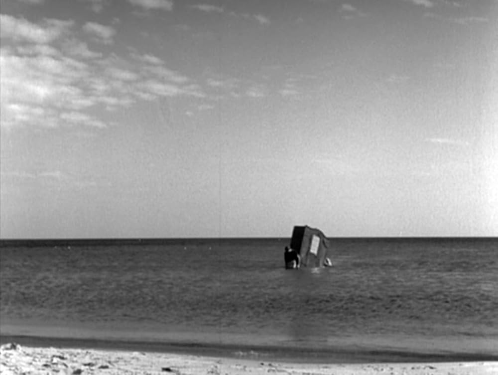 タンスと二人の男の画像