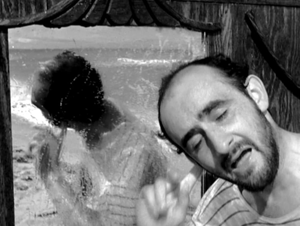 タンスと二人の男の画像