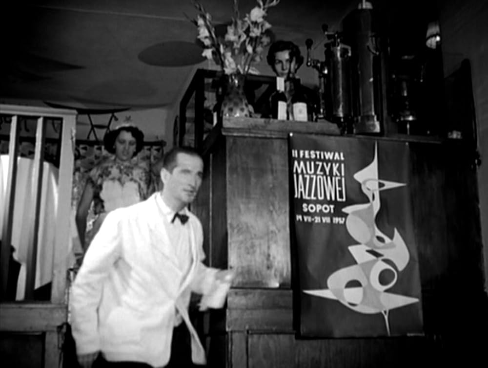 タンスと二人の男の画像