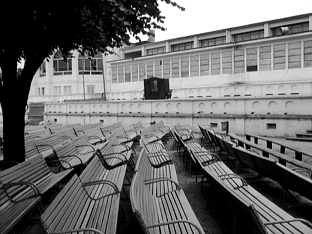 タンスと二人の男の画像