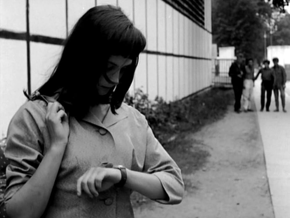 タンスと二人の男の画像