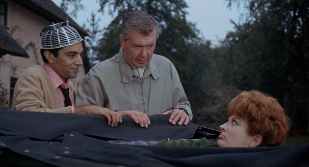 宇宙からの侵入者の画像