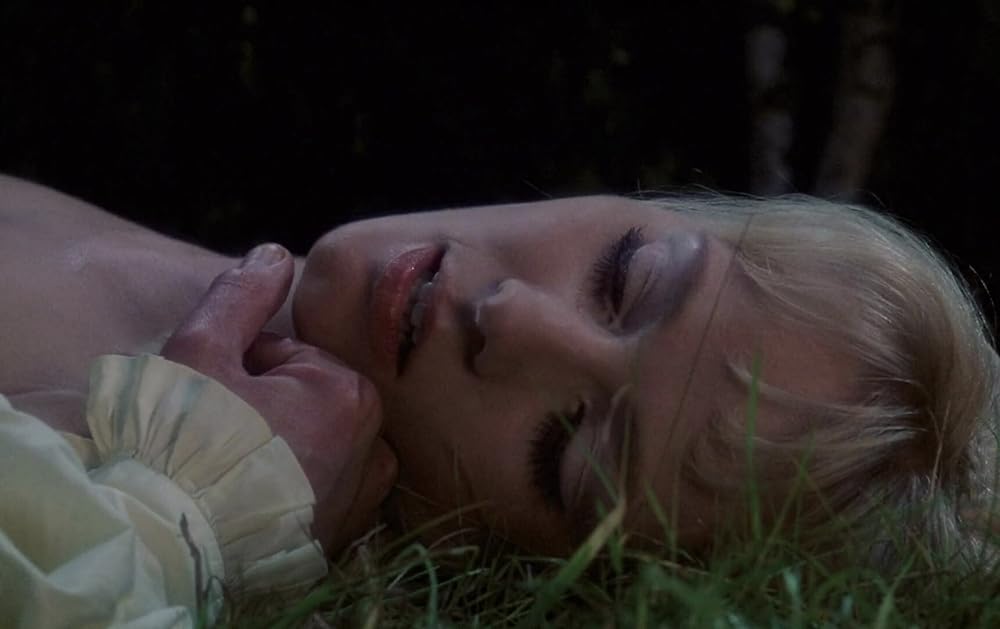 恐怖の吸血美女の画像