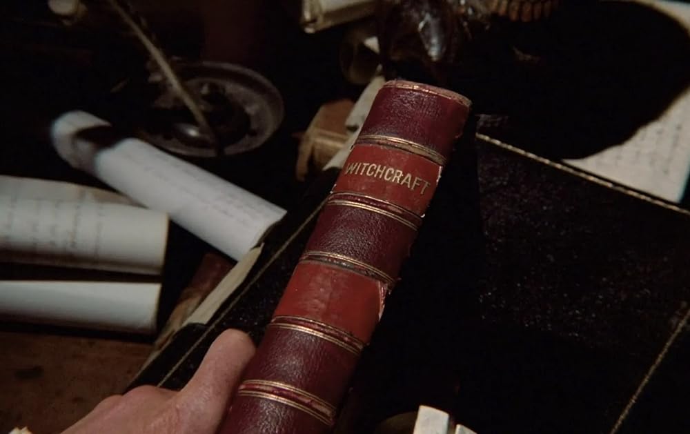 恐怖の吸血美女の画像