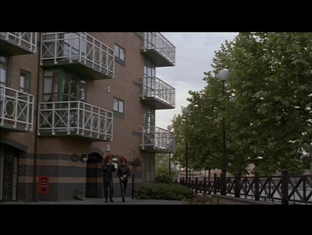 ディファレント・フォー・ガールズの画像