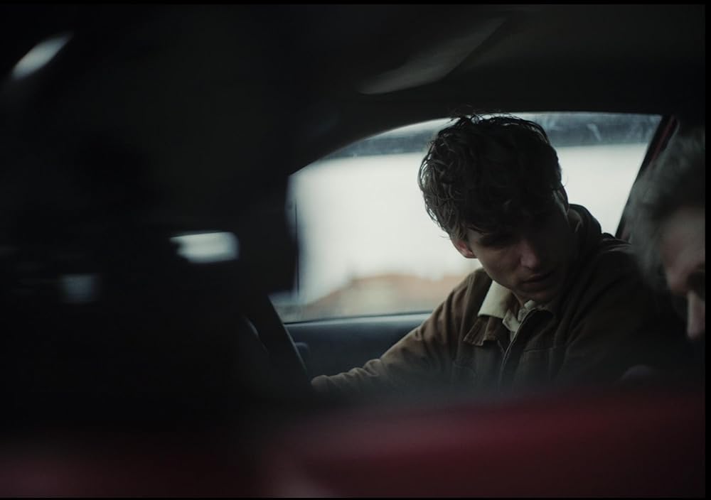 暗闇はまだずっと向こうの画像