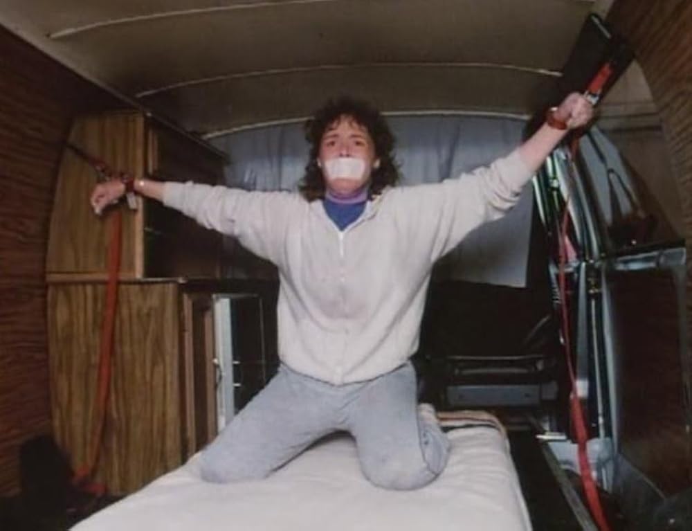 犯られた刑事の画像