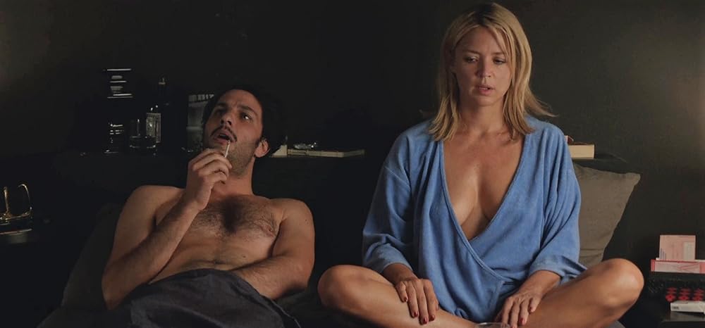 ヴィクトリアとベッドで／ヴィクトリアの画像