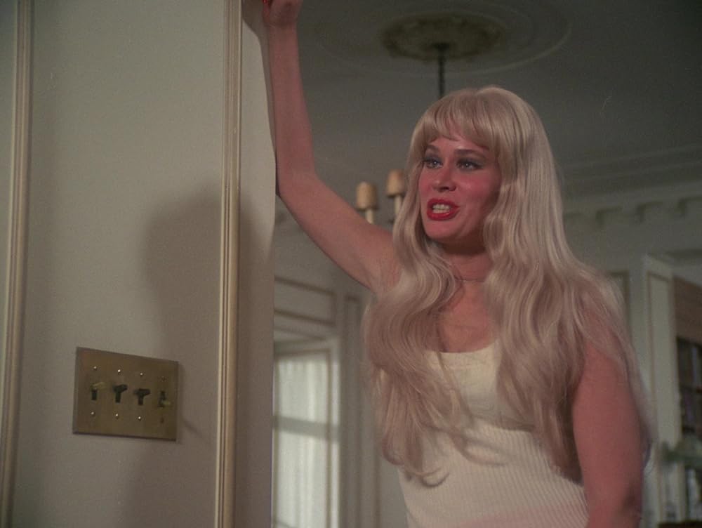 恐怖と戦慄の美女の画像