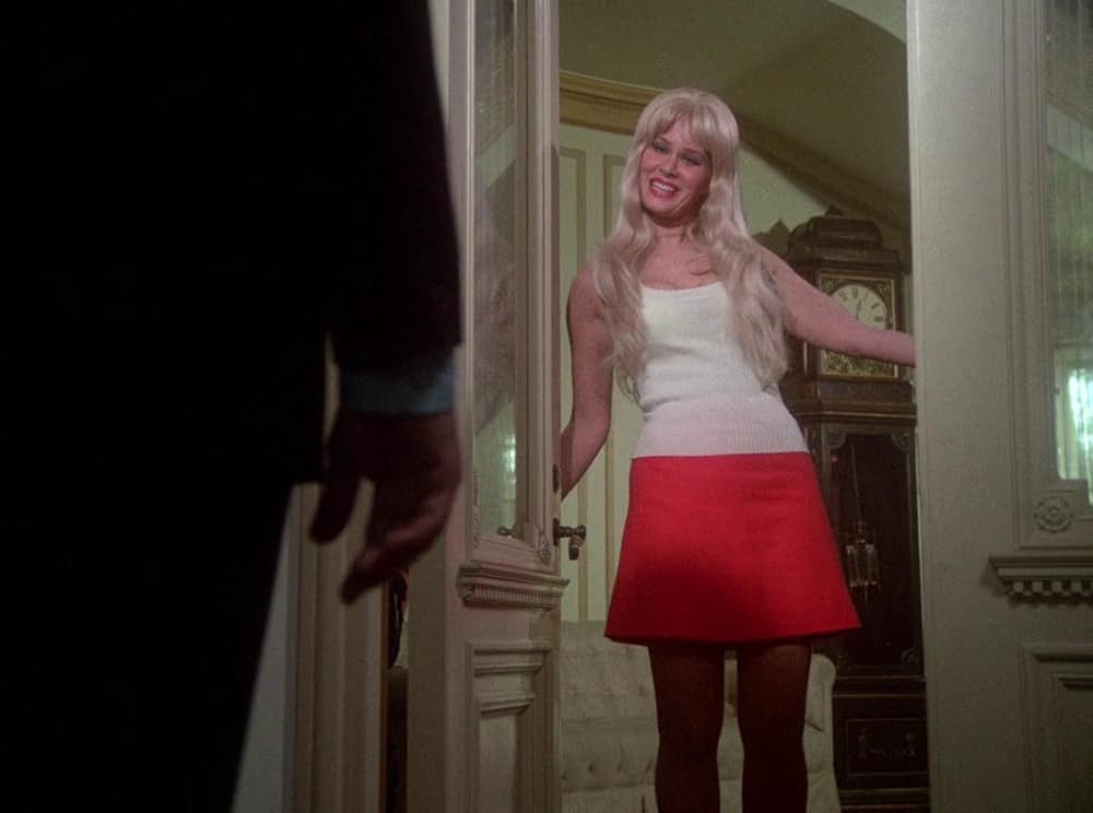 恐怖と戦慄の美女の画像