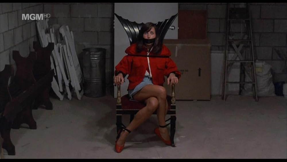 「ワンス・ビトゥン／恋のチューチューバンパイア」の画像