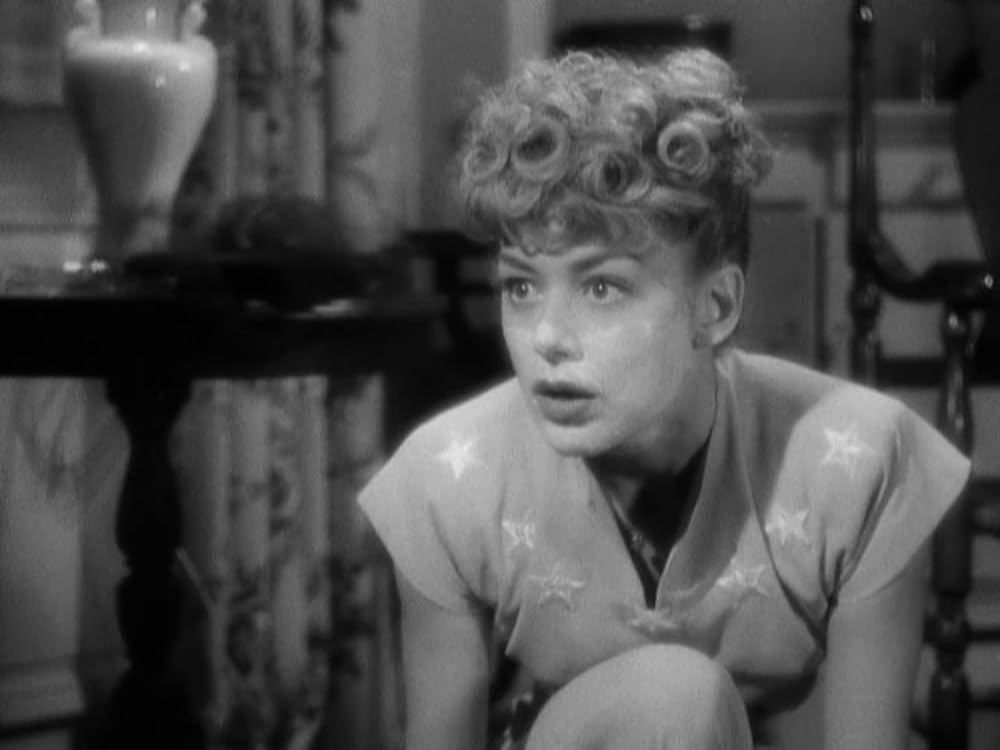 陽気な女秘書の画像