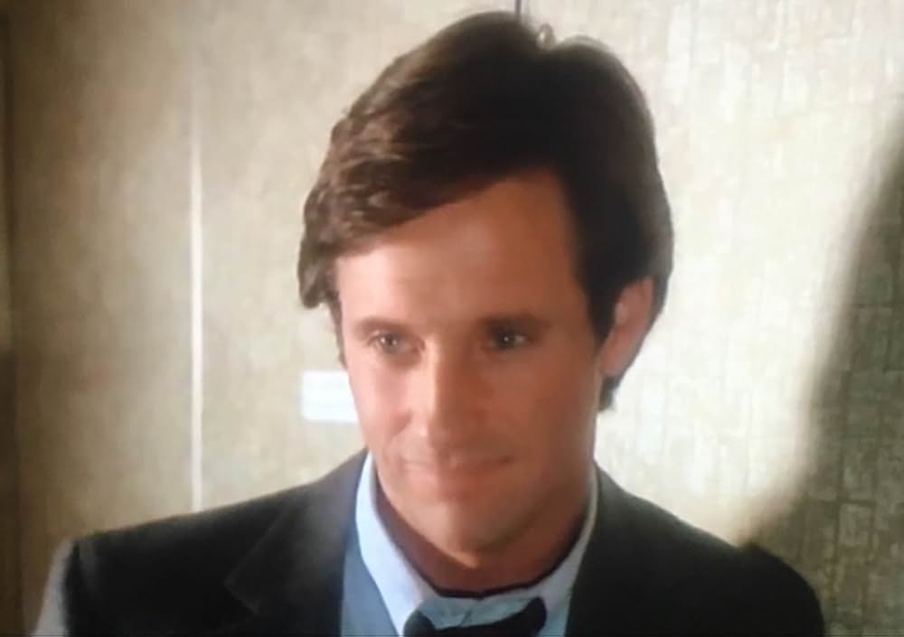 トレンチコート／危険な追跡の画像