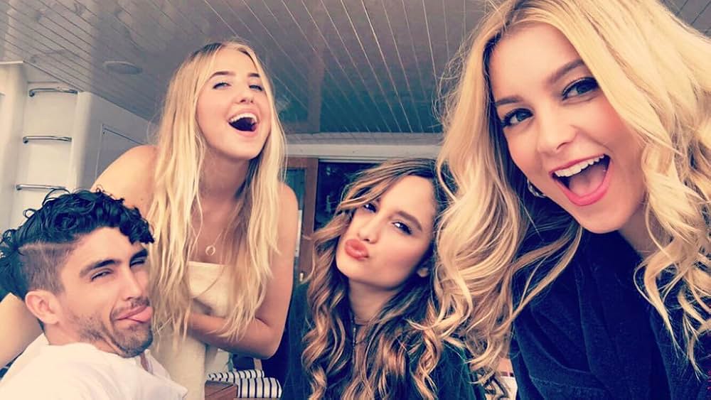 イット・カムズの画像