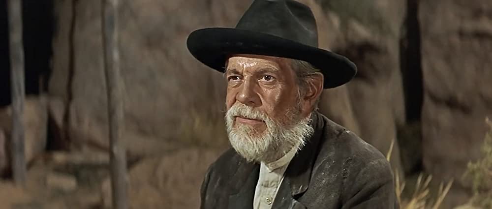 「マッケンナの黄金」レイモンド・マッセイの画像