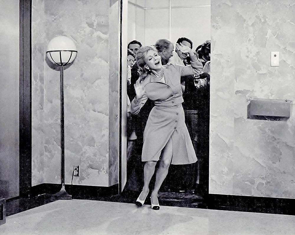 「大地震」Monica Lewisの画像