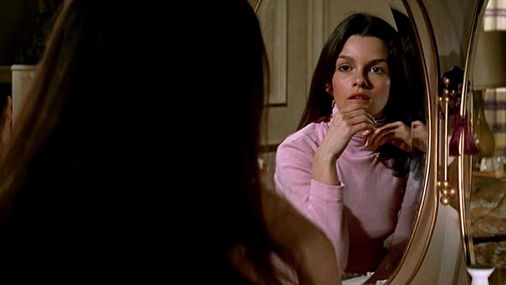 「大地震」Geneviève Bujoldの画像