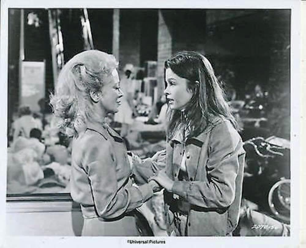 「大地震」Geneviève Bujold & Monica Lewisの画像