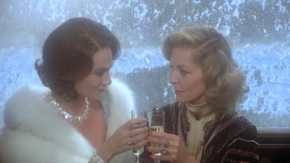 「オリエント急行殺人事件」ローレン・バコール & ジャクリーン・ビセットの画像