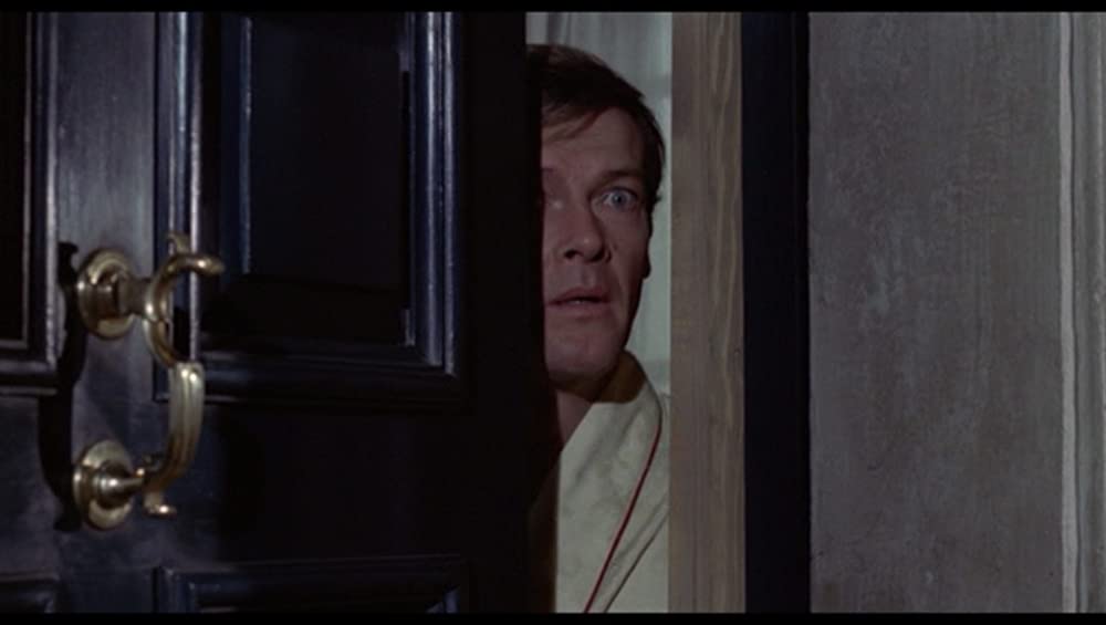 「007／死ぬのは奴らだ」ロジャー・ムーアの画像